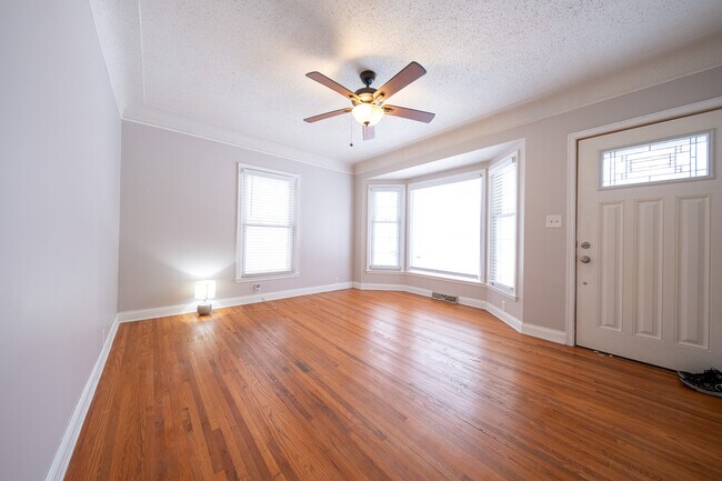 Foto del edificio - 3531-2 1/2 2 1/2 St NE