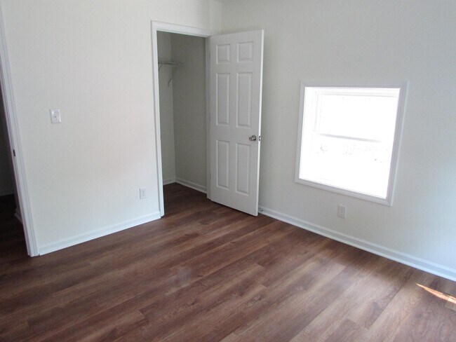 Building Photo - 3002 Fallswood Dr