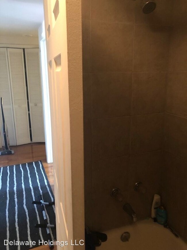 Building Photo - 4 br, 2 bath Apartment - 1610 Mount Vernon st