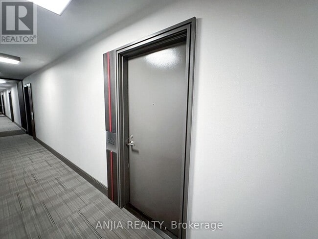 Building Photo - 540-540 Bur Oak Ave