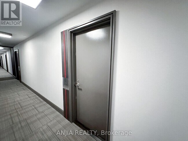 Photo du bâtiment - 540-540 Bur Oak Ave