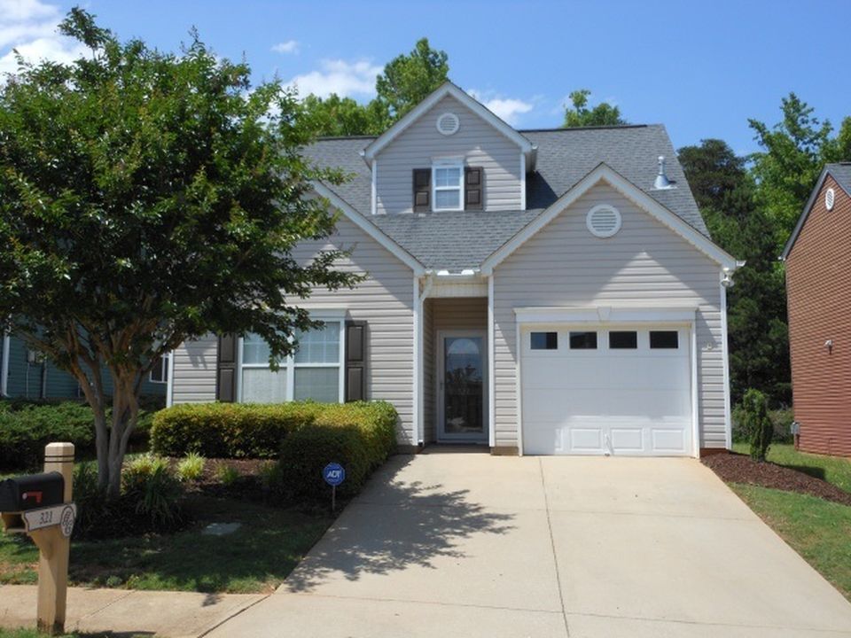 Foto principal - Spacious 3 BR, 2.5 BA Home In District 2, ...