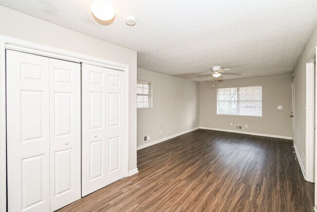 Foto del edificio - 8571 Duncan St