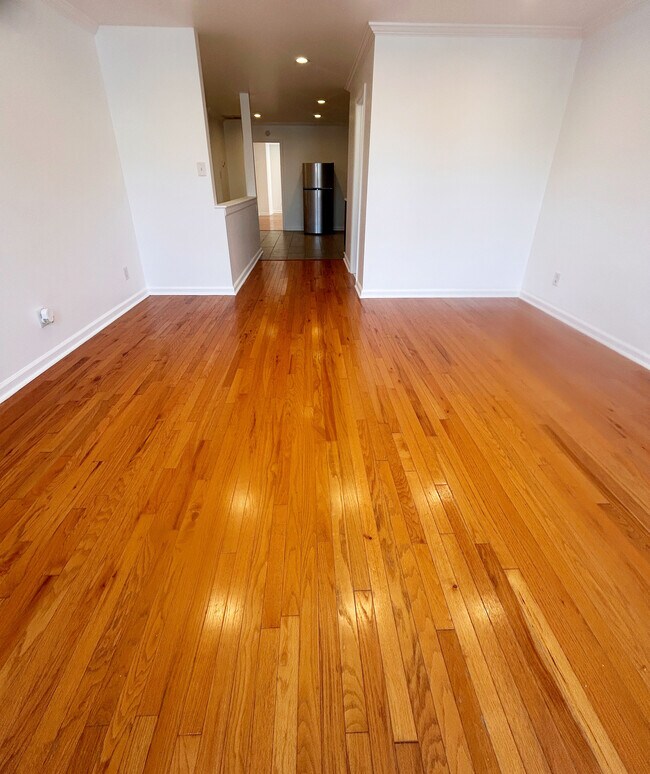 Foto del edificio - 7053 Paschall Ave