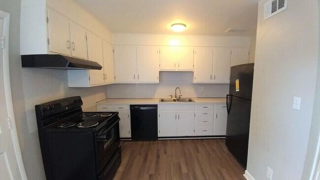 Foto del edificio - 2432 Pruitt St