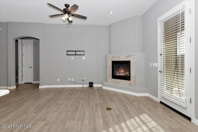 Building Photo - 6227 E Bower Ln