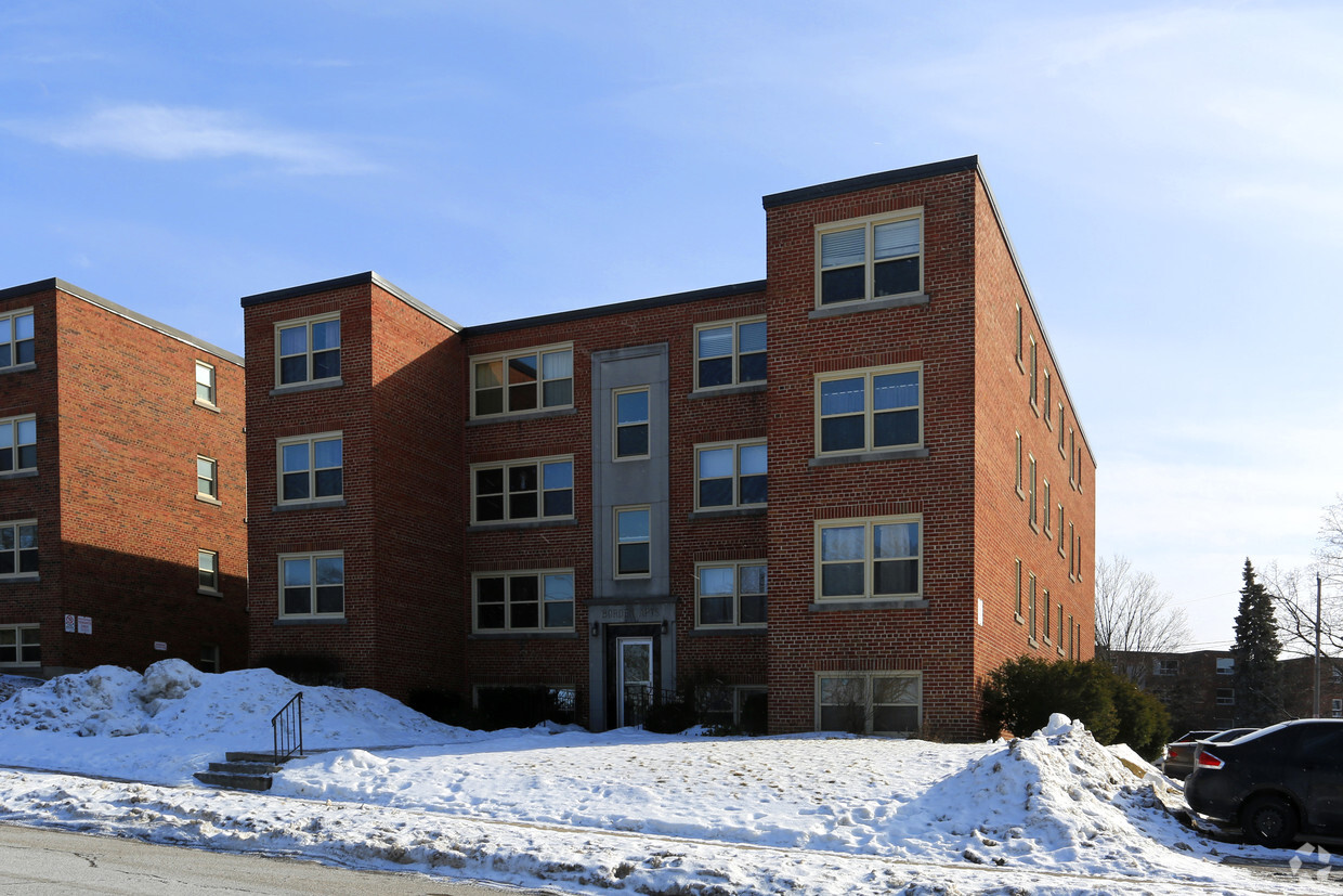 Primary Photo - 141-149 Borden Ave N