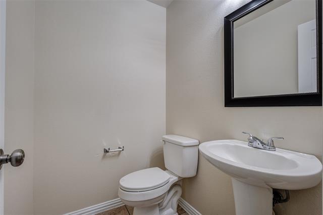 Foto del edificio - 2338 Kingsway Dr