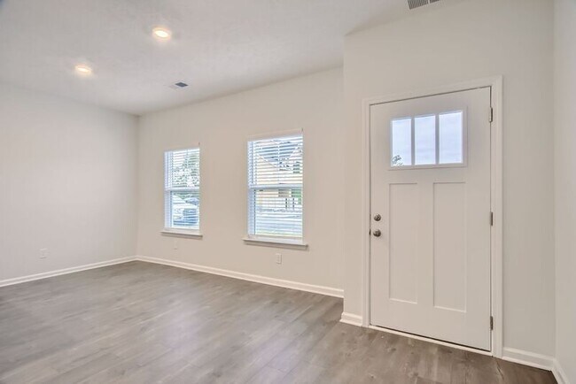 Building Photo - 231 Ansley Way