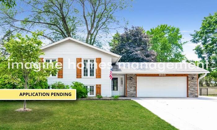 Foto principal - Fully Renovated 4 Bedroom Single Family Ho...