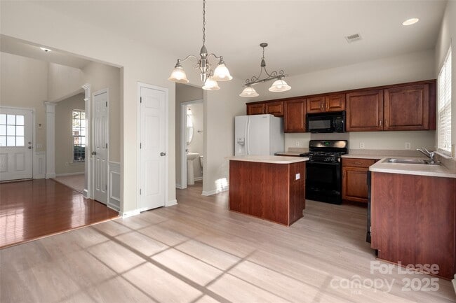 Building Photo - 11220 Cypress View Dr