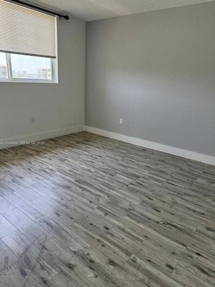 Foto del edificio - 2851 Leonard Dr