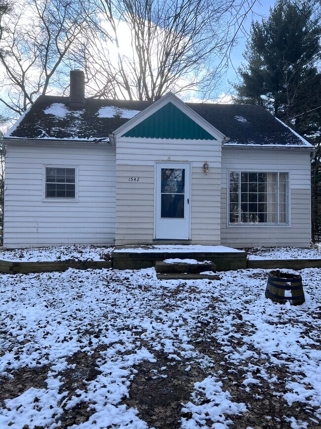 Building Photo - 1542 River Ter