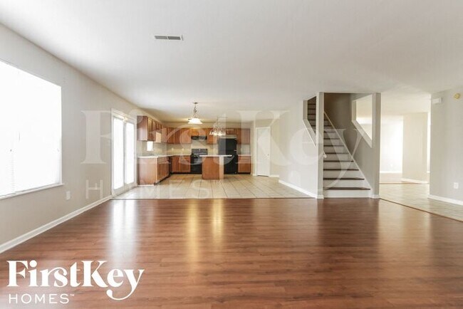 Foto del edificio - 565 Hummingbird Ln