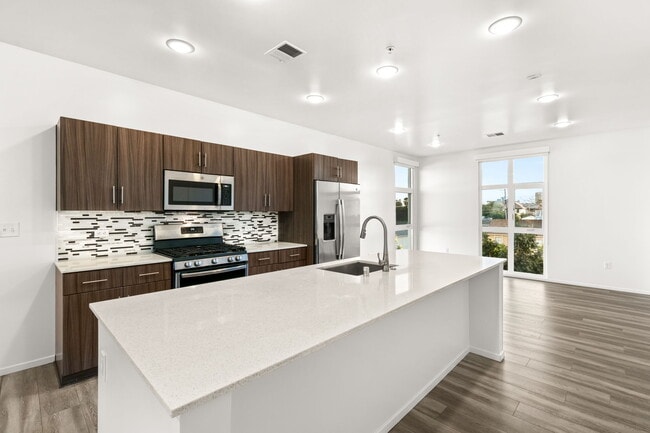 Kitchen & Island - 519 S 6th St