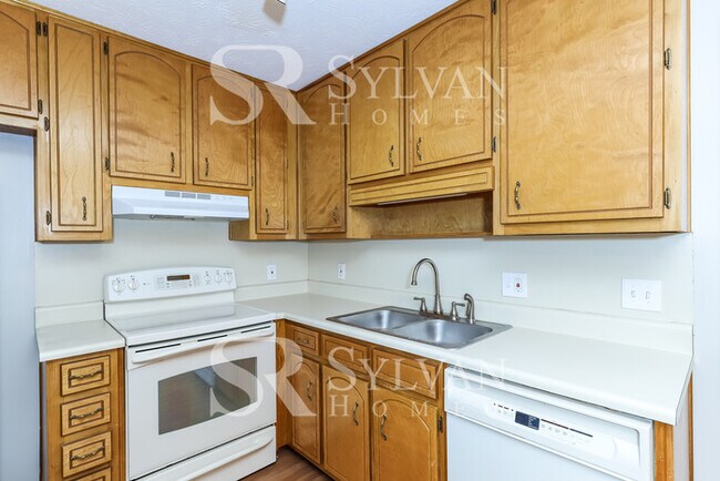 Building Photo - Charming 3BR 2BA brick home