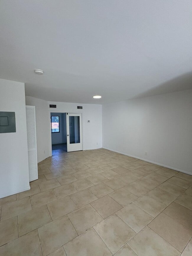 Foto del edificio - 627 NE 6th Ave