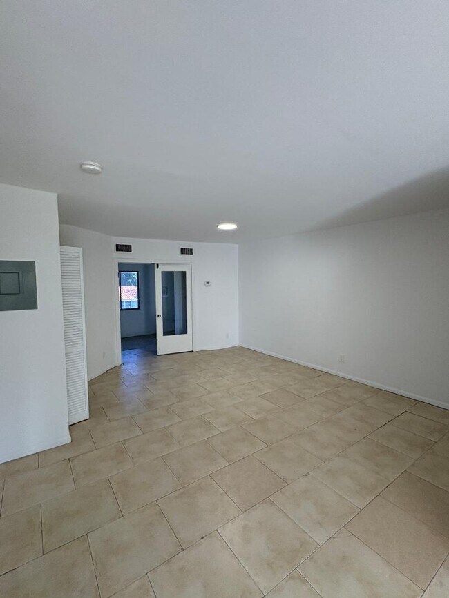 Photo - 627 NE 6th Ave Apartment