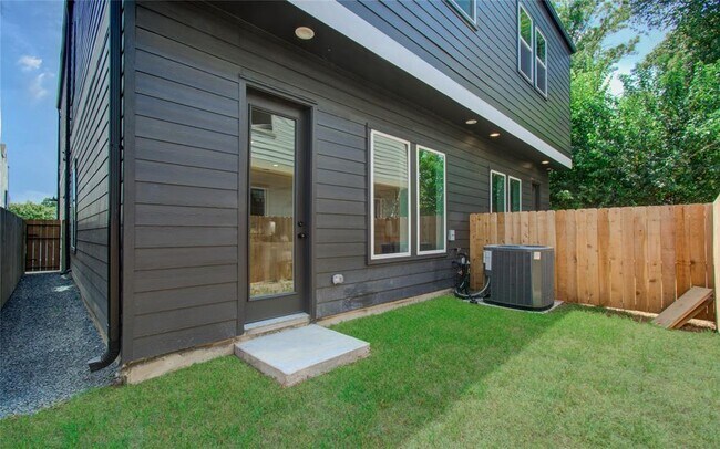 Foto del edificio - 2626 W Tidwell Rd
