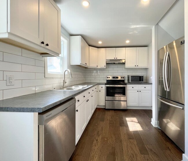 Building Photo - 133 Oakdale Ave