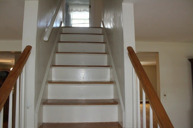 Building Photo - 28 Myrtle St