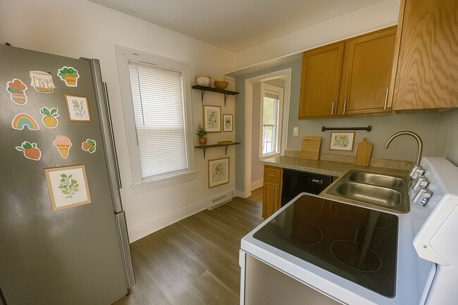 Foto del edificio - Huge 6 Bed with 2 Bonus Rooms for Den/Offi...