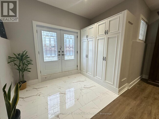 Photo du bâtiment - 171 Cornelius Pkwy