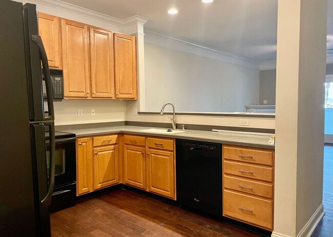 Building Photo - Available May 11th. GROUND FLOOR 3BR/2 BA Condo in Riverland Woods!