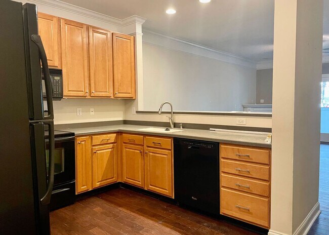 Foto del edificio - Available May 11th. GROUND FLOOR 3BR/2 BA Condo in Riverland Woods!