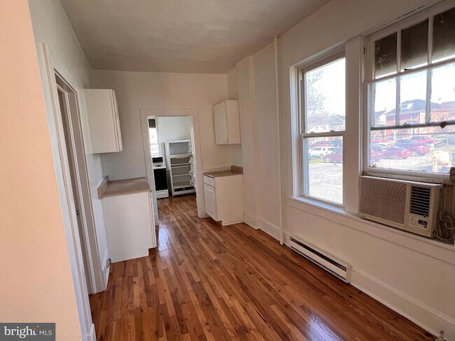 Foto del edificio - 24 W Cecil St