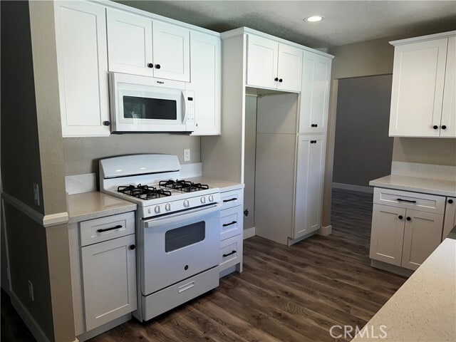 Building Photo - 24420 Oakridge Cir