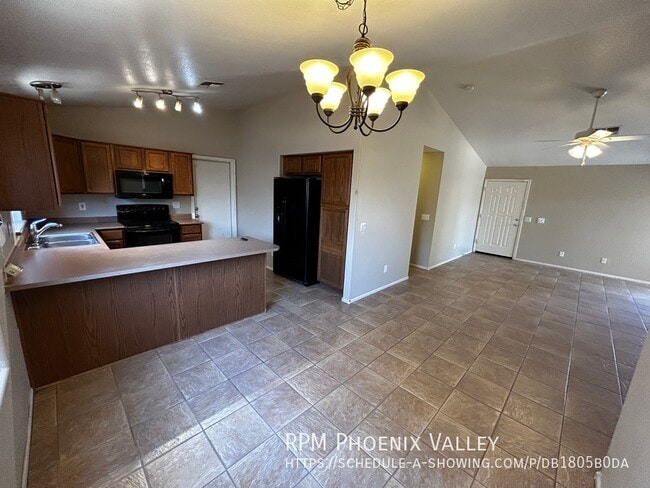 Building Photo - Cozy Canyon Trail * 3 x 2 bath home ** New...