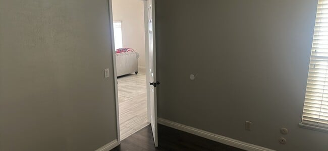 Foto del edificio - 2429 Greenwich Dr