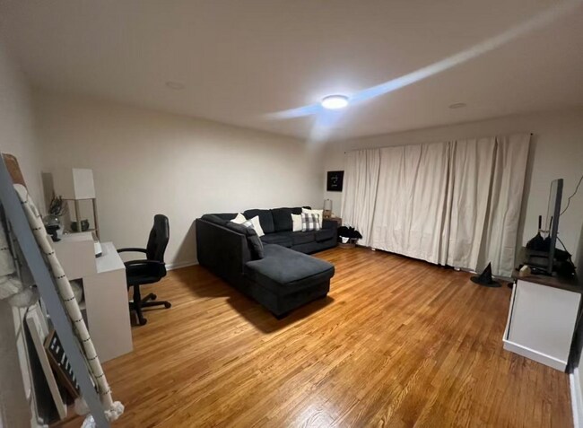 Foto del edificio - 3060 Roberts Ave