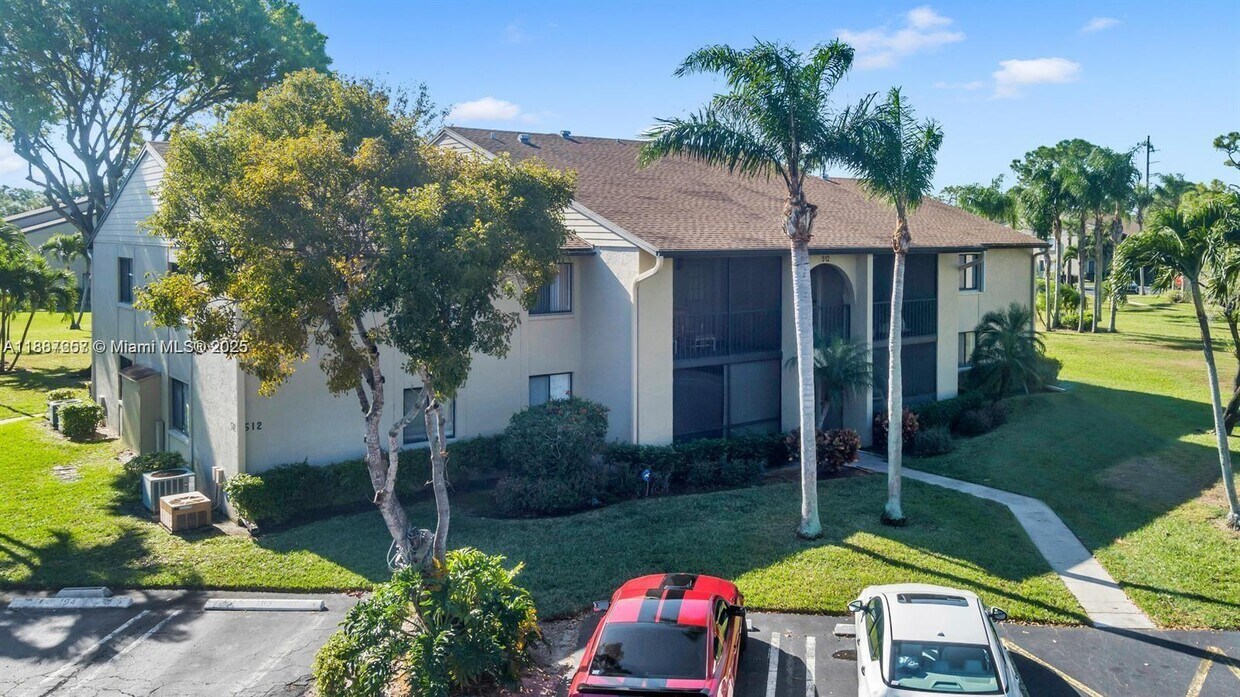 Foto principal - 512 Shady Pine Way
