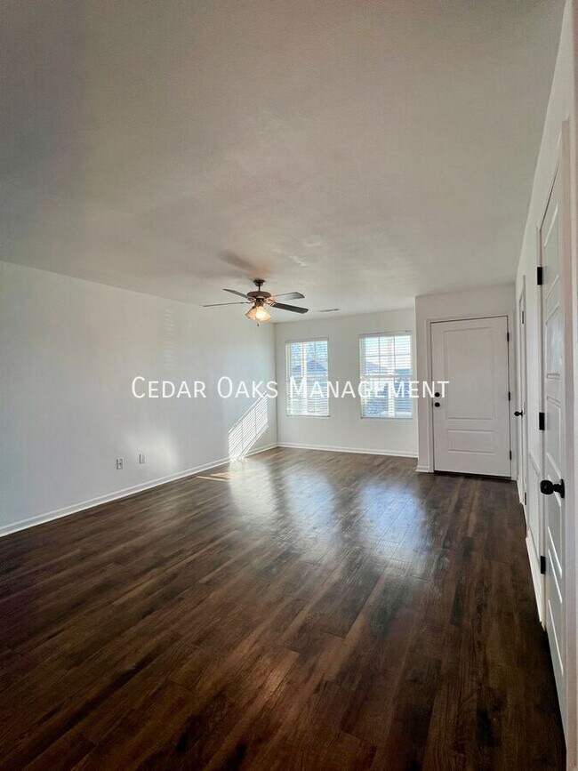 Foto del edificio - 806 Granite Cir SW