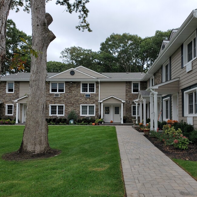 Foto del edificio - Fairfield Courtyard At Bohemia