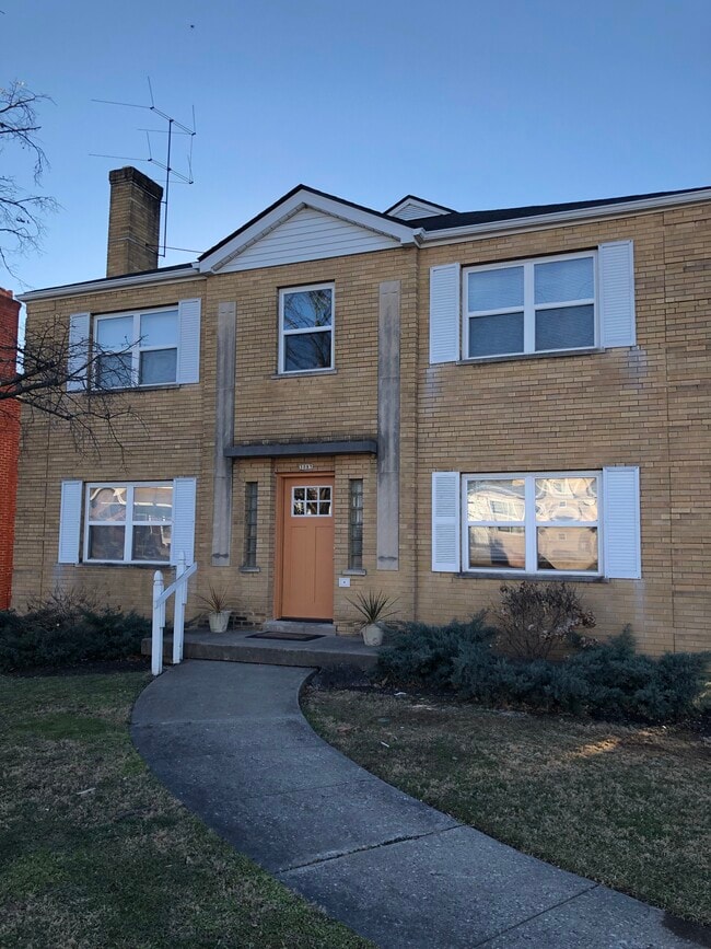 Building Photo - 3085 Glenmore Ave