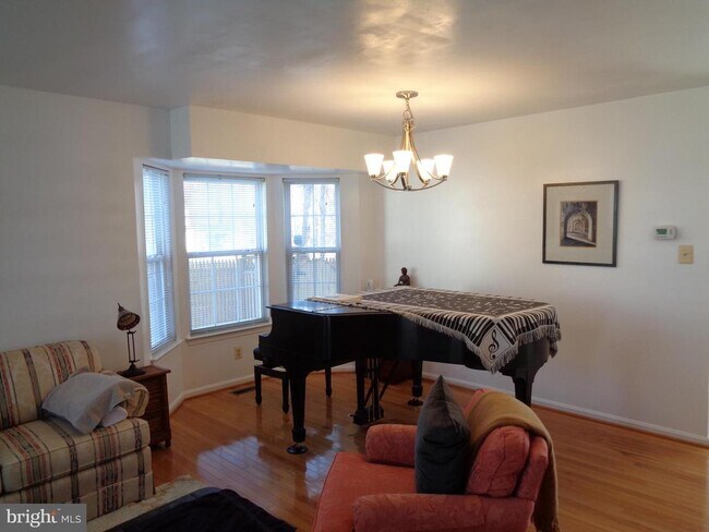 Building Photo - 11095 Lake Shore Ct