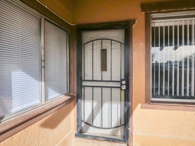 Foto del edificio - cozy townhome 2 bd 1 bth