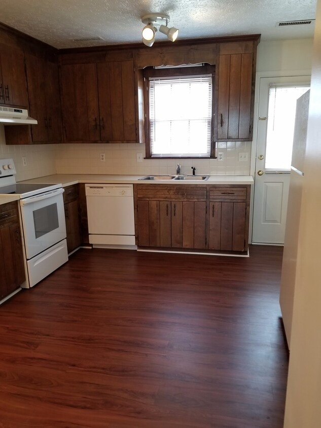 Foto principal - Cute Two bedroom, off of Timberlake, with ...