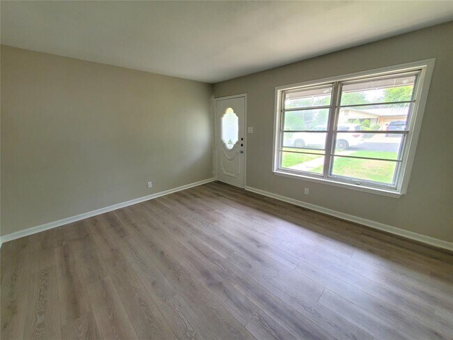 Foto del edificio - 8907 Shepard Dr
