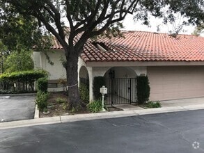 Building Photo - 637 Arroyo Oaks Dr