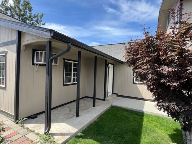 Building Photo - 934 Methow St