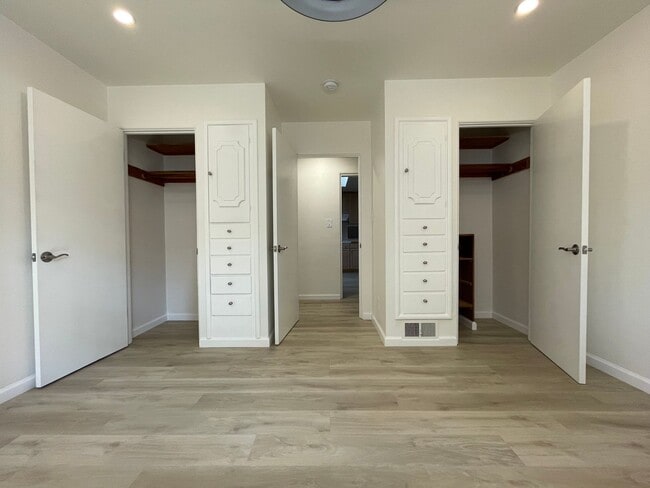 Building Photo - Palo Alto Midtown Updated 4BR Home w/ Spacious Yard