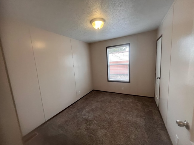Building Photo - 1236 N Oaklane Rd