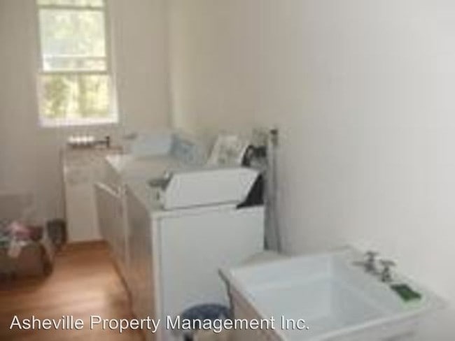 Building Photo - 43 Ravenscroft Dr