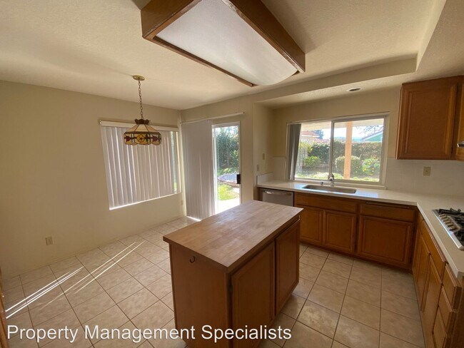 Building Photo - 4 br, 2.5 bath House - 6024 Mohican St