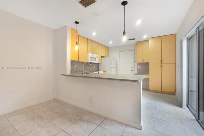 Building Photo - 11066 Longboat Dr