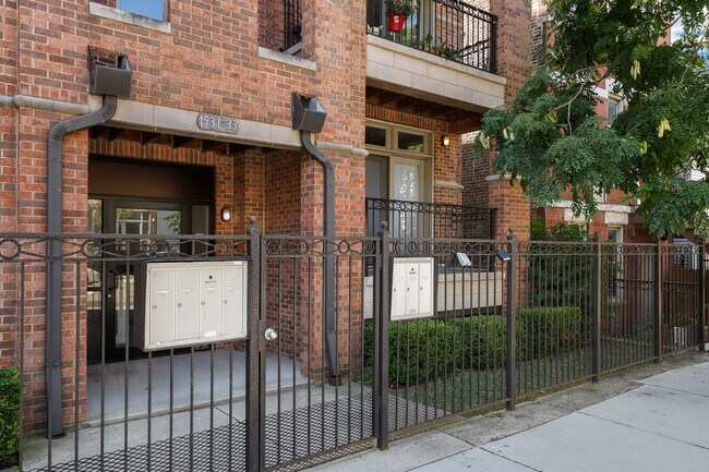 Front - 1533 W 18th Pl